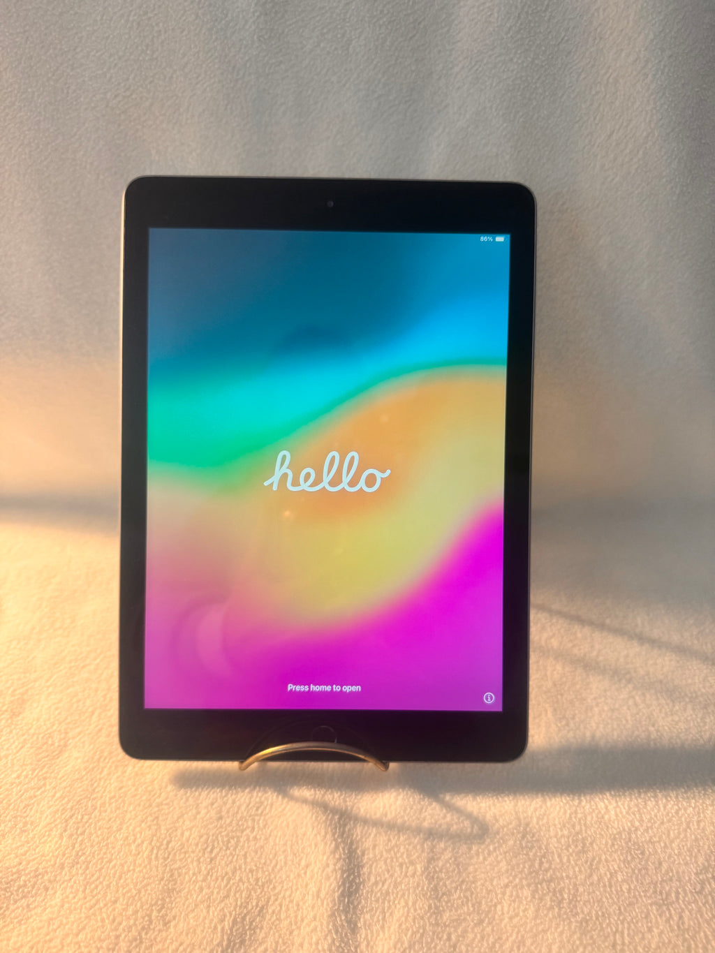 Apple ipad 9.7 6th Gen 32 GB unlocked use any carrier refurbished very good