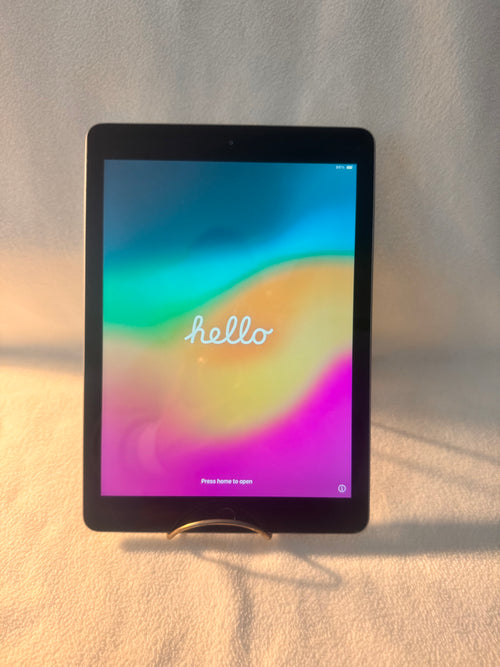 Apple ipad 9.7 6th Gen 32 GB unlocked use any carrier refurbished very good